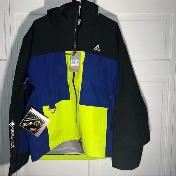 Nike ACG GORE-TEX Misery Ridge Shell Jacket Mens CV0634-011 Nike ACG GORE-TEX Misery Ridge Shell Jacket Mens CV0634-011